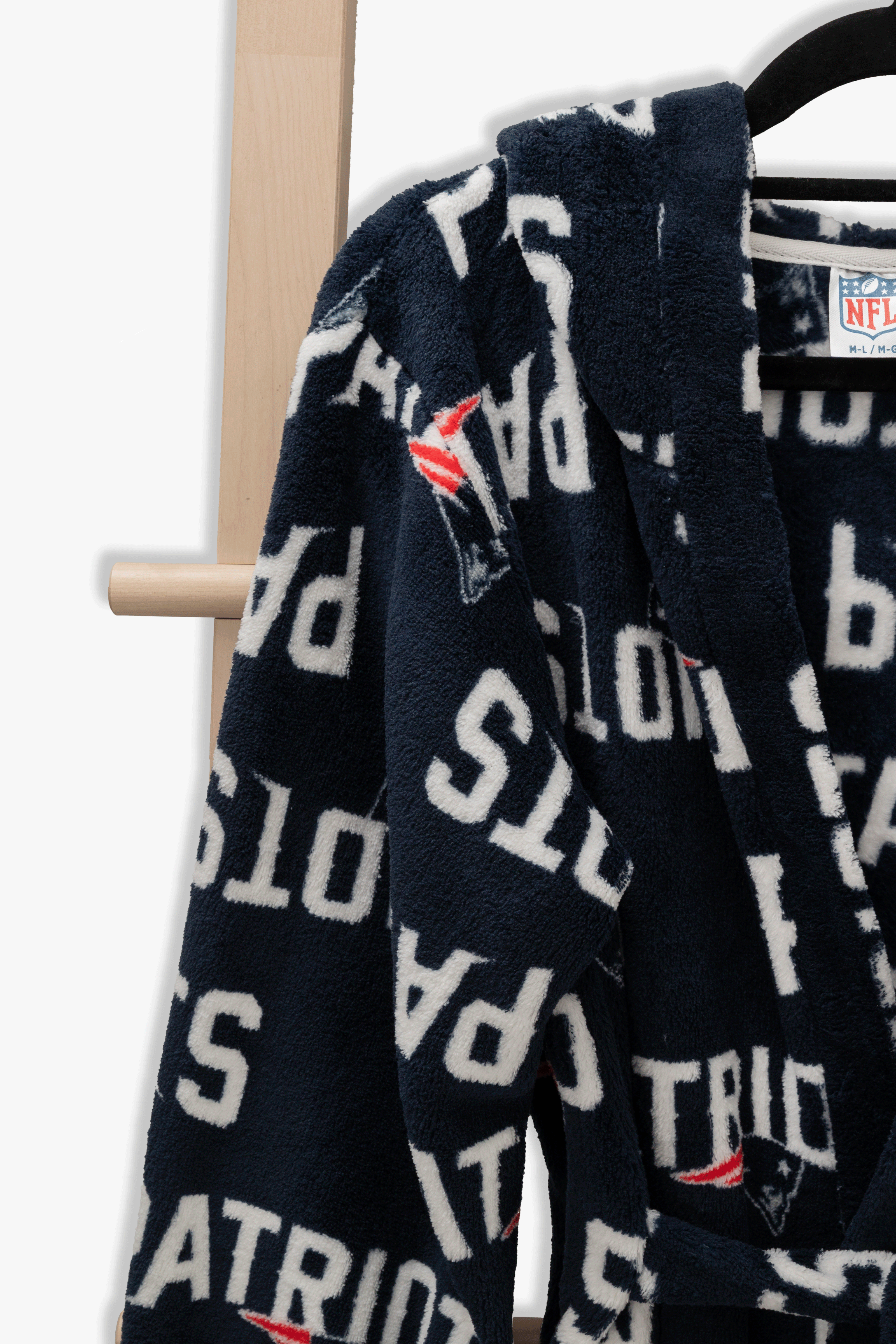 New England Patriots Youth Fleece Robe, Hooded NFL Kids Bathrobe with Tie Belt and Pockets, Children's Sizes